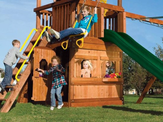 148 Sunshine / Rainbow Playhouse (door inc)